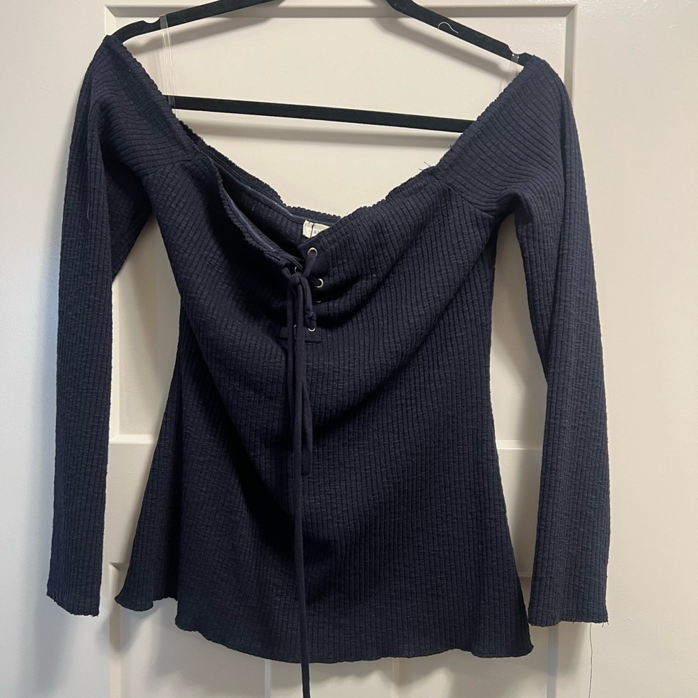 Buckle long sleeve top